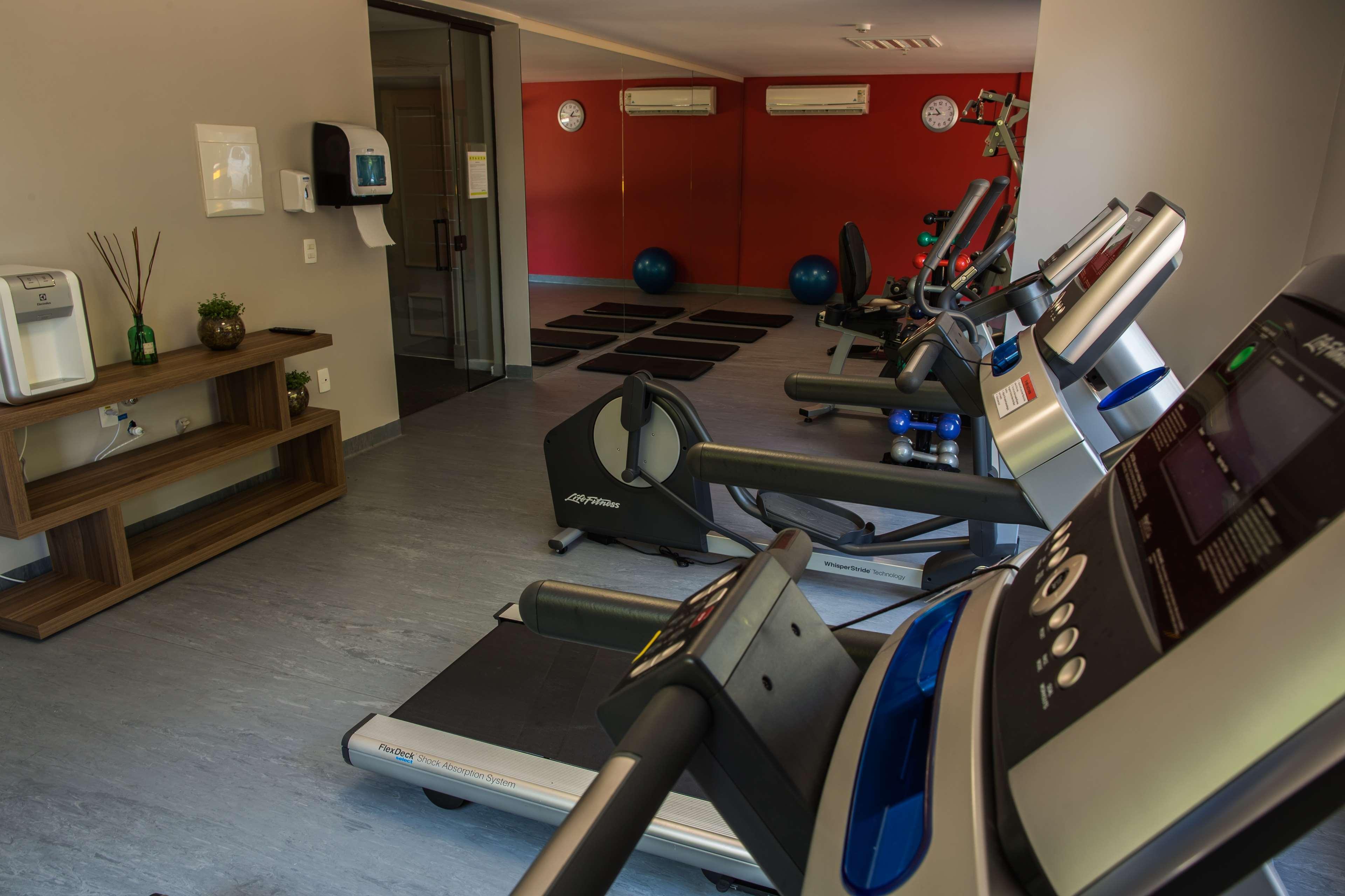 Art Hotel Transamerica Collection Porto Alegre Luaran gambar A gym in a hotel