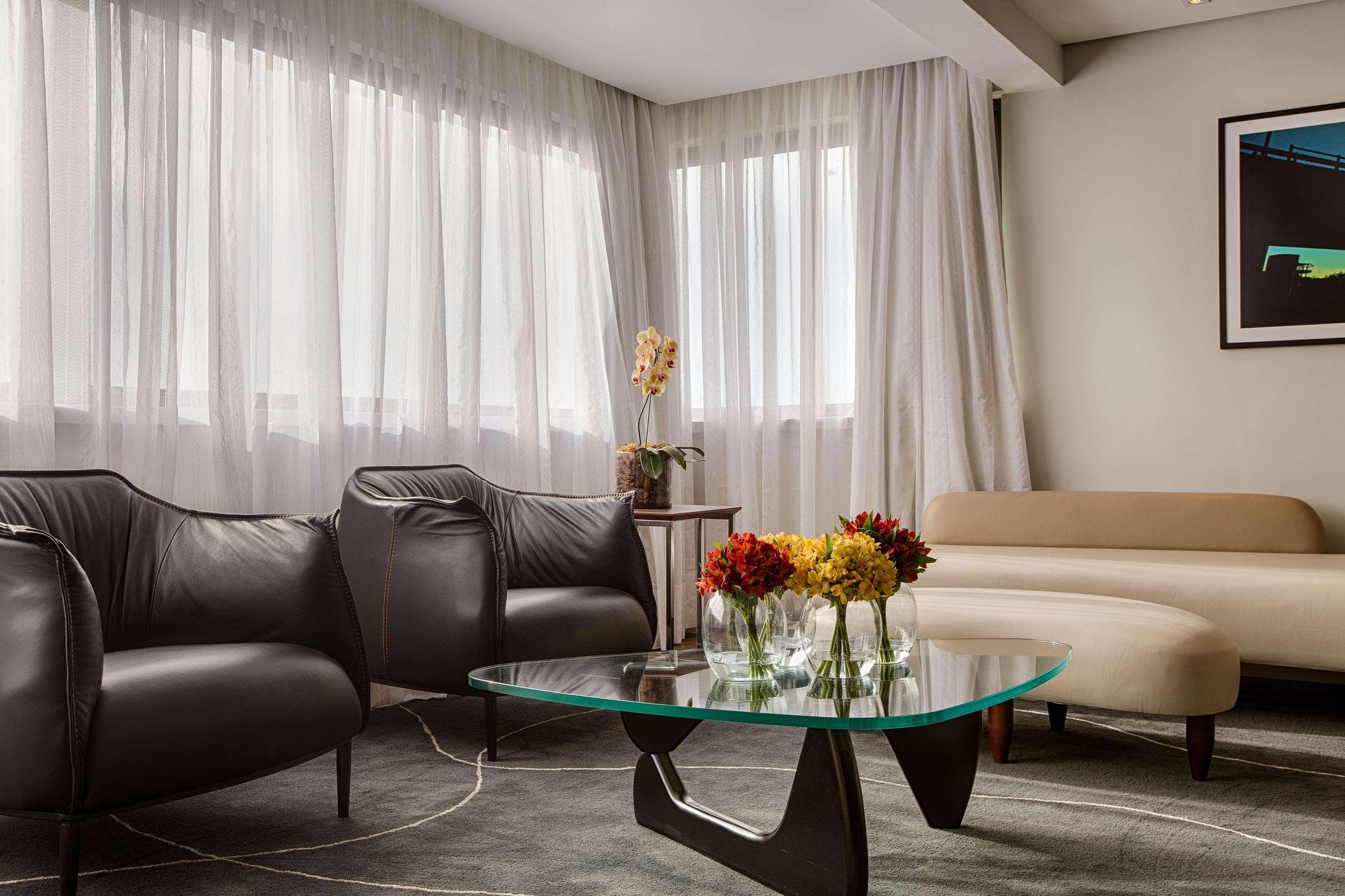 Art Hotel Transamerica Collection Porto Alegre Luaran gambar A living room at the hotel