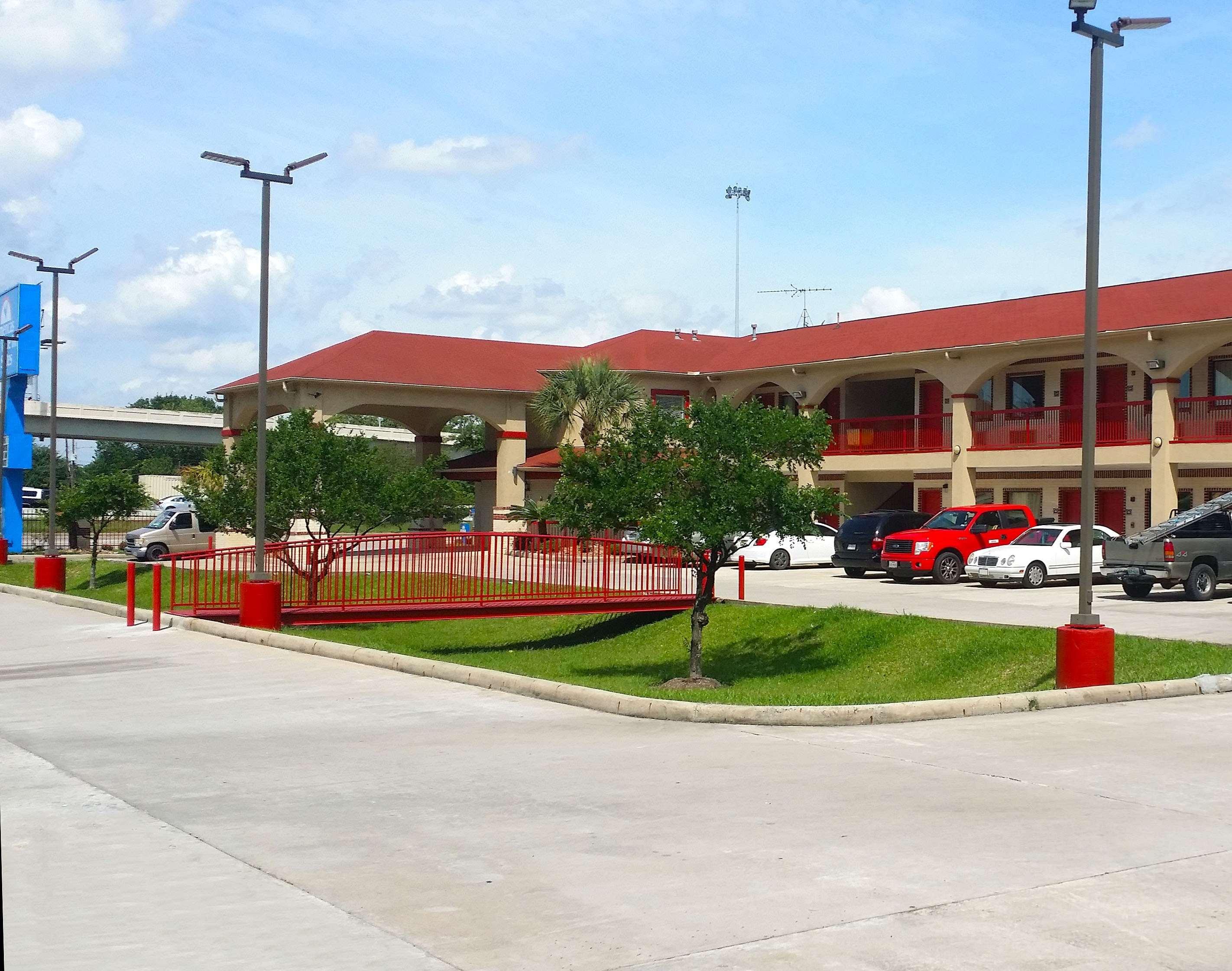 Art Hotel Transamerica Collection Porto Alegre Luaran gambar A typical Econo Lodge in Houston, Texas