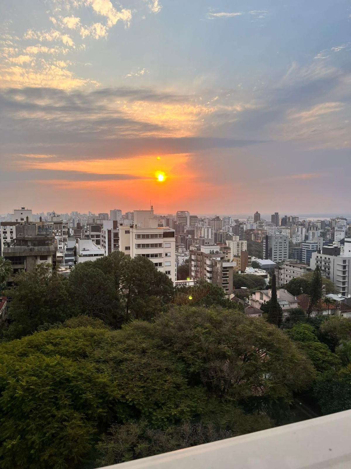 Art Hotel Transamerica Collection Porto Alegre Luaran gambar Sunset over the city