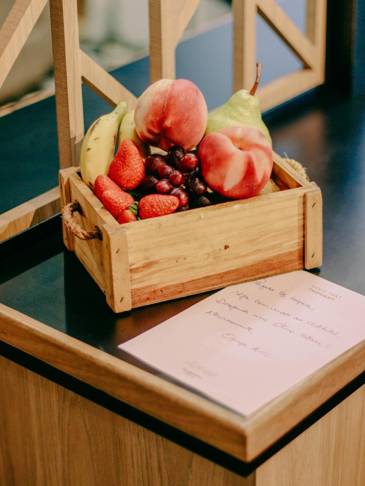 Art Hotel Transamerica Collection Porto Alegre Luaran gambar Fruit and menu at a restaurant